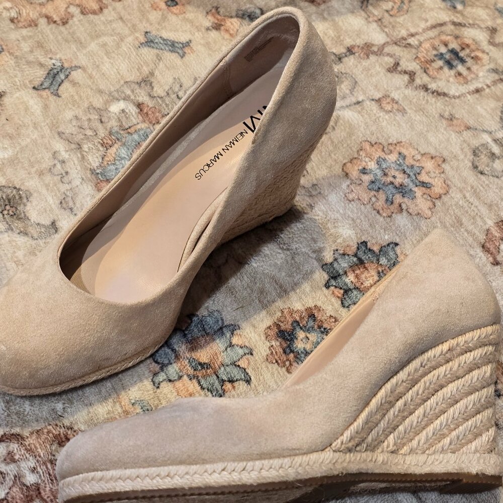 Neiman Marcus Cream Wedge Shoes Size 8 EUC